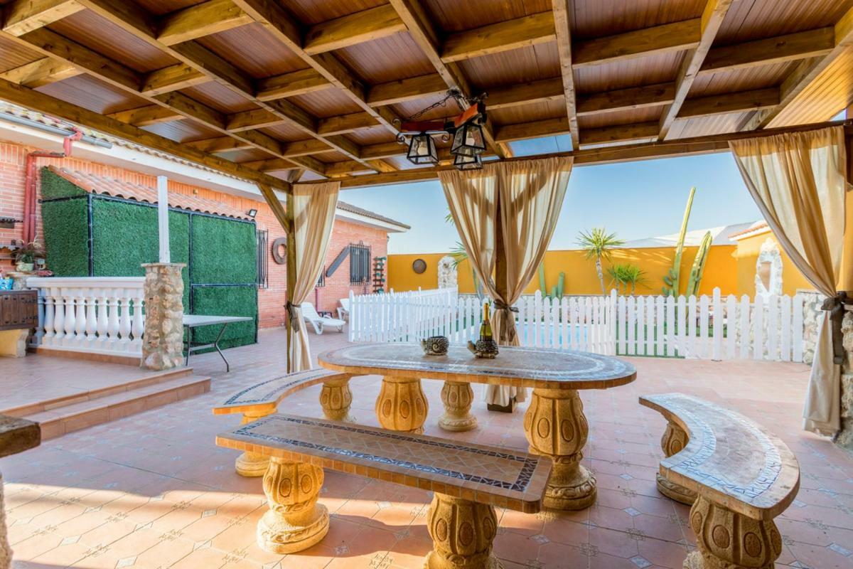 Villa Casa Ludima Fuentes de Andalucía Exterior foto