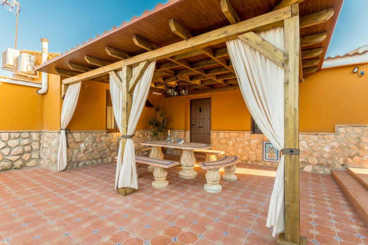 Villa Casa Ludima Fuentes de Andalucía Exterior foto